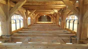 Wnętrze Młynów Rothera – drewniane konstrukcje.